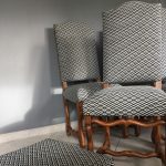 Série de chaise de salle à manger Louis VIV, tissu noir et blanc à motifs géométriques