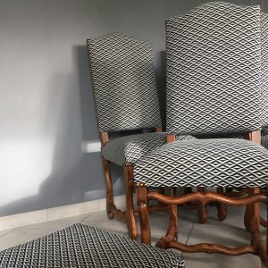 Série de chaise de salle à manger Louis VIV, tissu noir et blanc à motifs géométriques