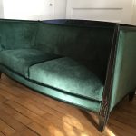Canapé art déco en velours vert sapin