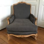 Fauteuil bergère Louis XV en lin gris