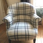 Fauteuil crapaud en laine à carreaux