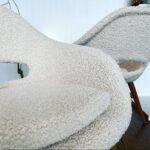 Paire de fauteuils Navratil Miroslav en tissu bouclettes blanche